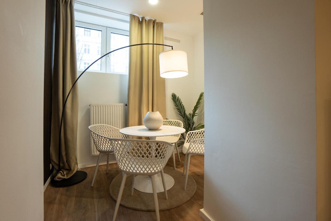 Stylish Apartment With Dedicated Working Space And Super King-Size Bed Located Between City Centre And Donau River เวียนนา ภายนอก รูปภาพ