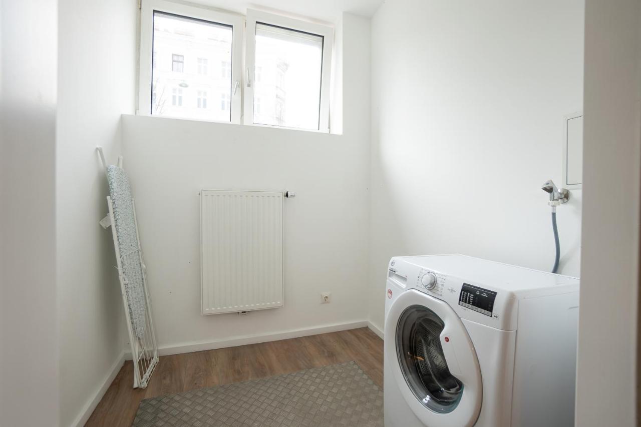 Stylish Apartment With Dedicated Working Space And Super King-Size Bed Located Between City Centre And Donau River เวียนนา ภายนอก รูปภาพ