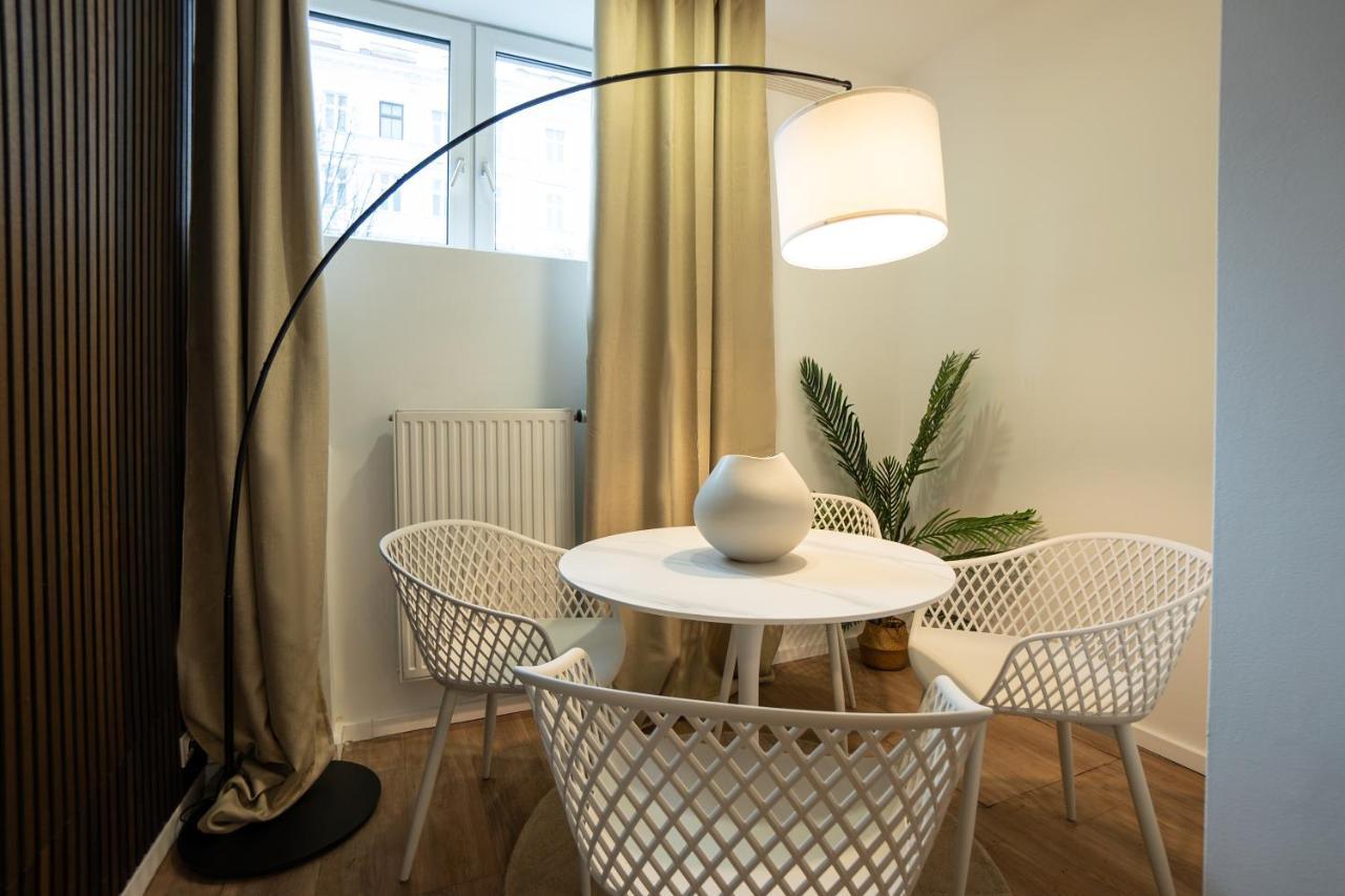 Stylish Apartment With Dedicated Working Space And Super King-Size Bed Located Between City Centre And Donau River เวียนนา ภายนอก รูปภาพ