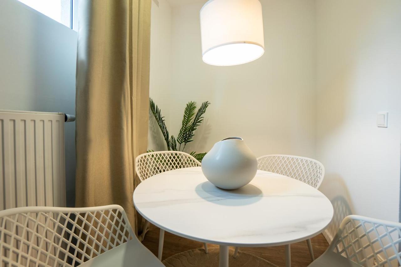 Stylish Apartment With Dedicated Working Space And Super King-Size Bed Located Between City Centre And Donau River เวียนนา ภายนอก รูปภาพ