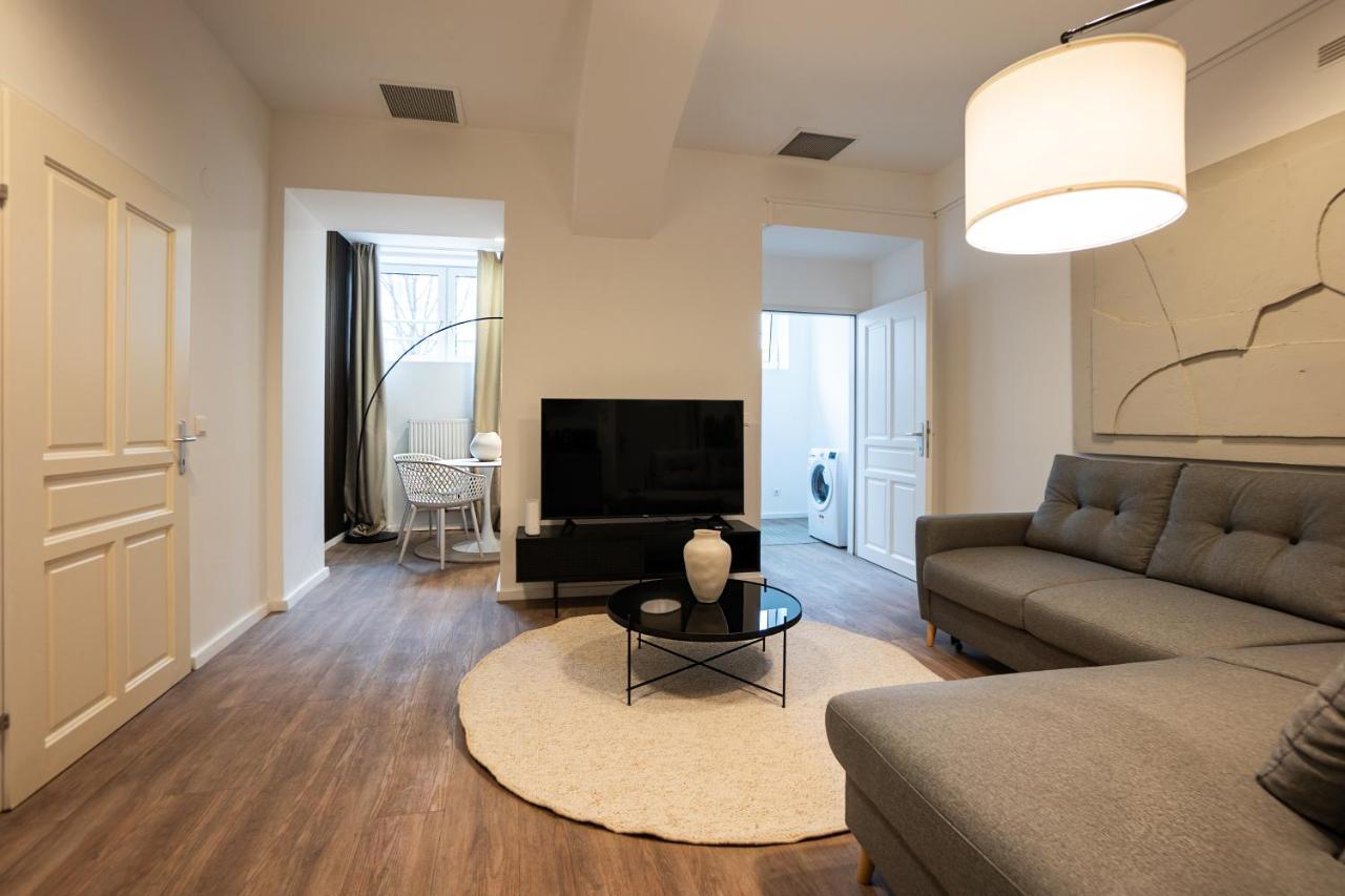 Stylish Apartment With Dedicated Working Space And Super King-Size Bed Located Between City Centre And Donau River เวียนนา ภายนอก รูปภาพ